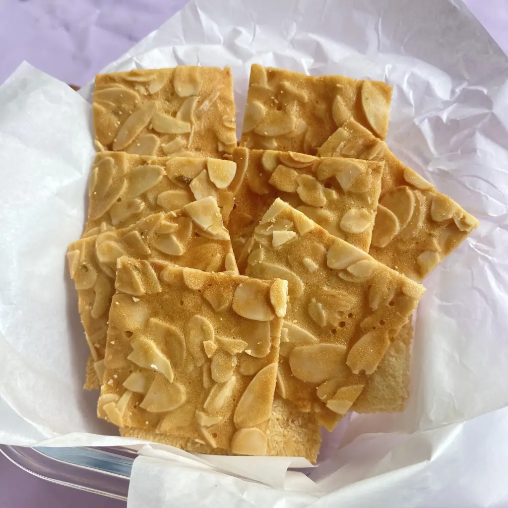 Bánh ngói hạnh nhân